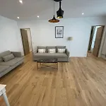 Superbe Appartement Spacieux Situe Au Centre De Pa