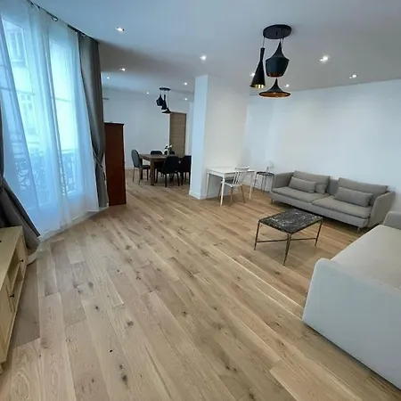 Apartment Superbe Spacieux Situe Au Centre De Pa Paris